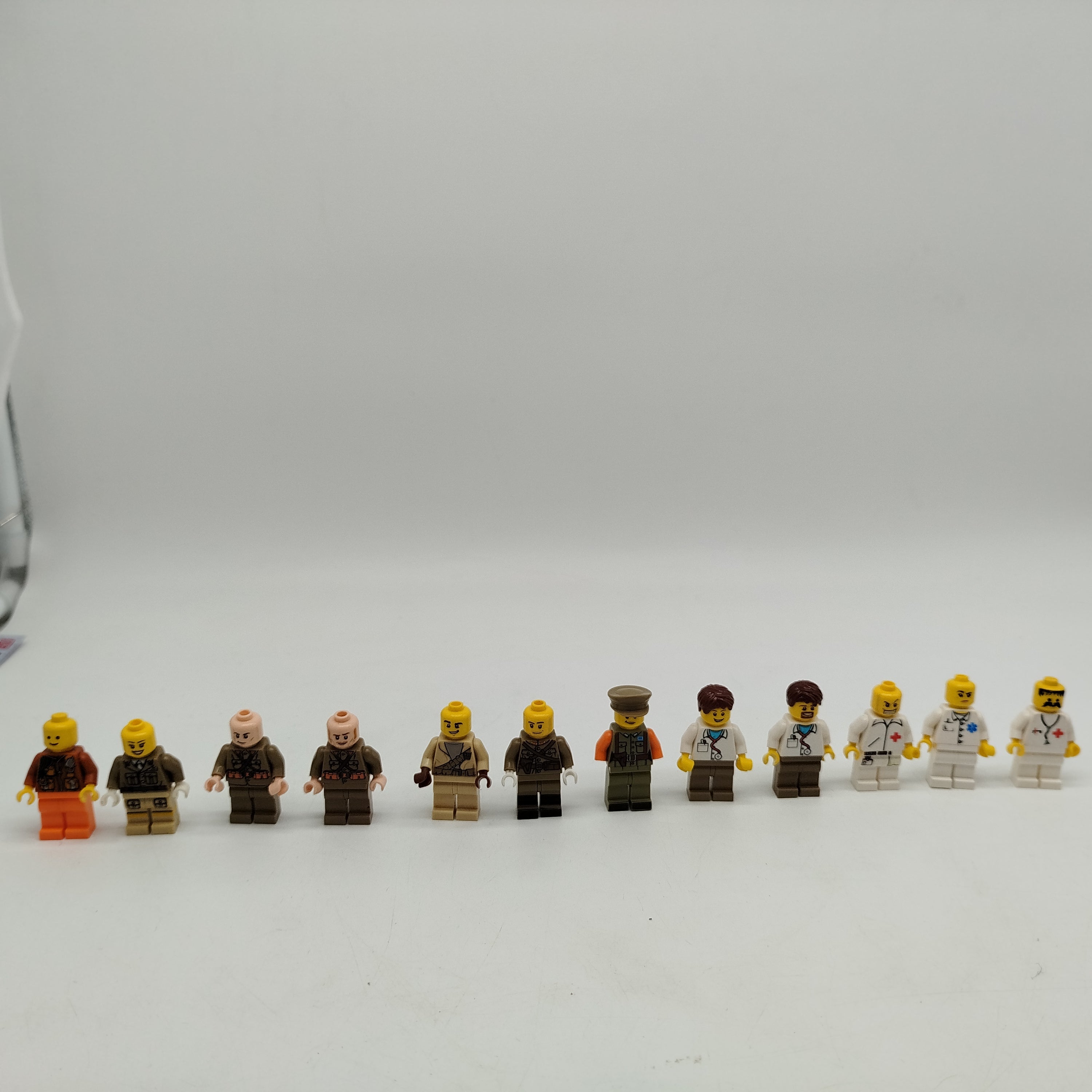LEGO Minifiguren Set von 12 Figuren - Bundeswehr und Ärzte